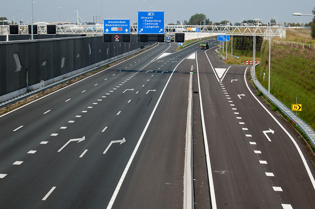 20110916-135731.jpg - Het tweede parallelbaantje eindigt in de afrit Papendorp, maar je kunt er ook nog een andere afrit mee bereiken...