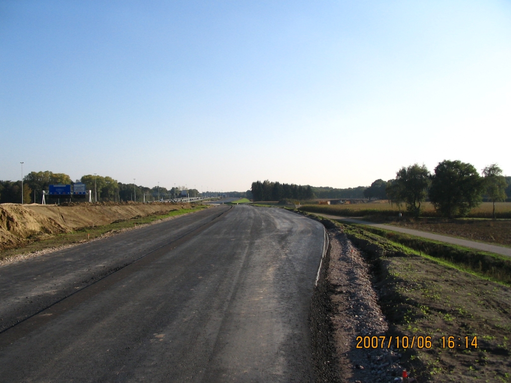 IMG_0551.JPG - En inderdaad, geen vluchtstroken op de parallelbanen. Vandaar deze pechhaven.