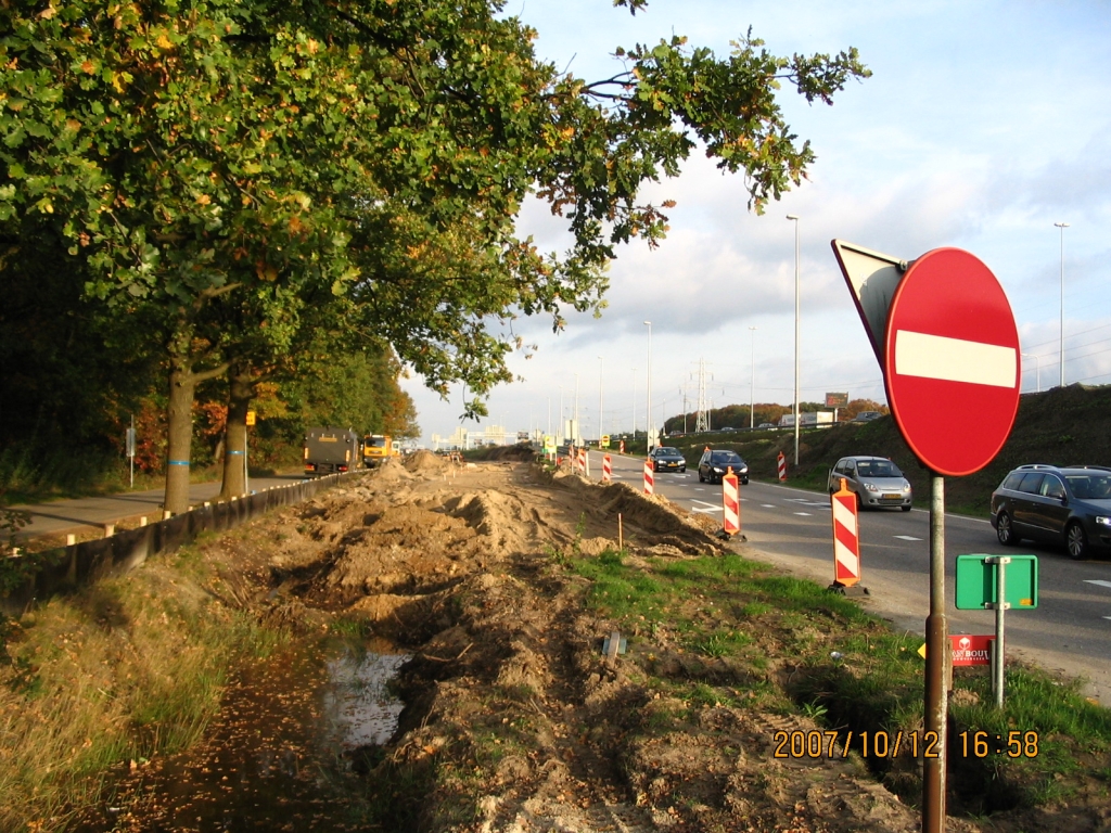 IMG_0617.JPG - Het belooft een ingewikkelde operatie te worden om hier de parallelbaan in te passen terwijl de afrit Aalsterweg in bedrijf moet blijven.