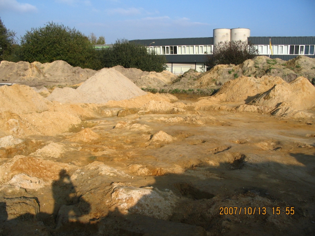 IMG_0643.JPG - Ook hier, tussen Ekkersrijt 4000/5000 en de nieuwe aansluiting met de A58, hebben archeologen huisgehouden.