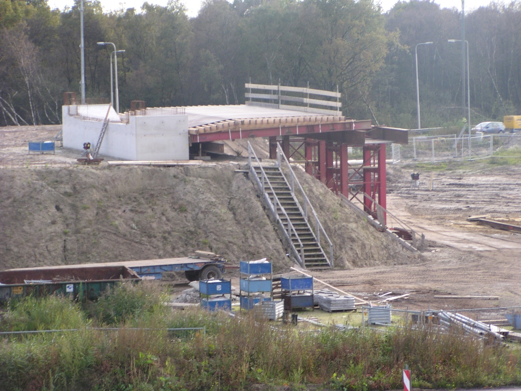 pa200031.jpg - Oostelijk hoofd van de Dommelbrug A2->A67 parallelbaan.