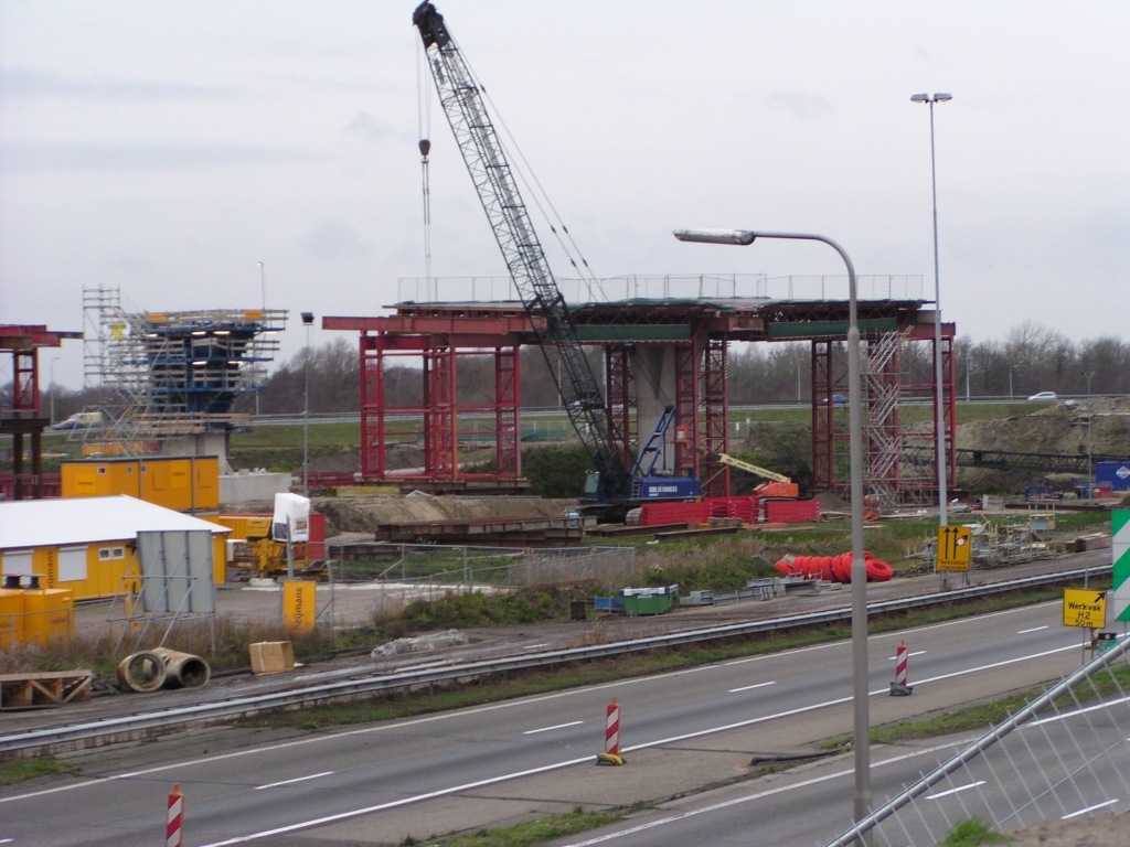 p2007120833.jpg - Verkanting zichtbaar in de parallelbaan zuid flyover.