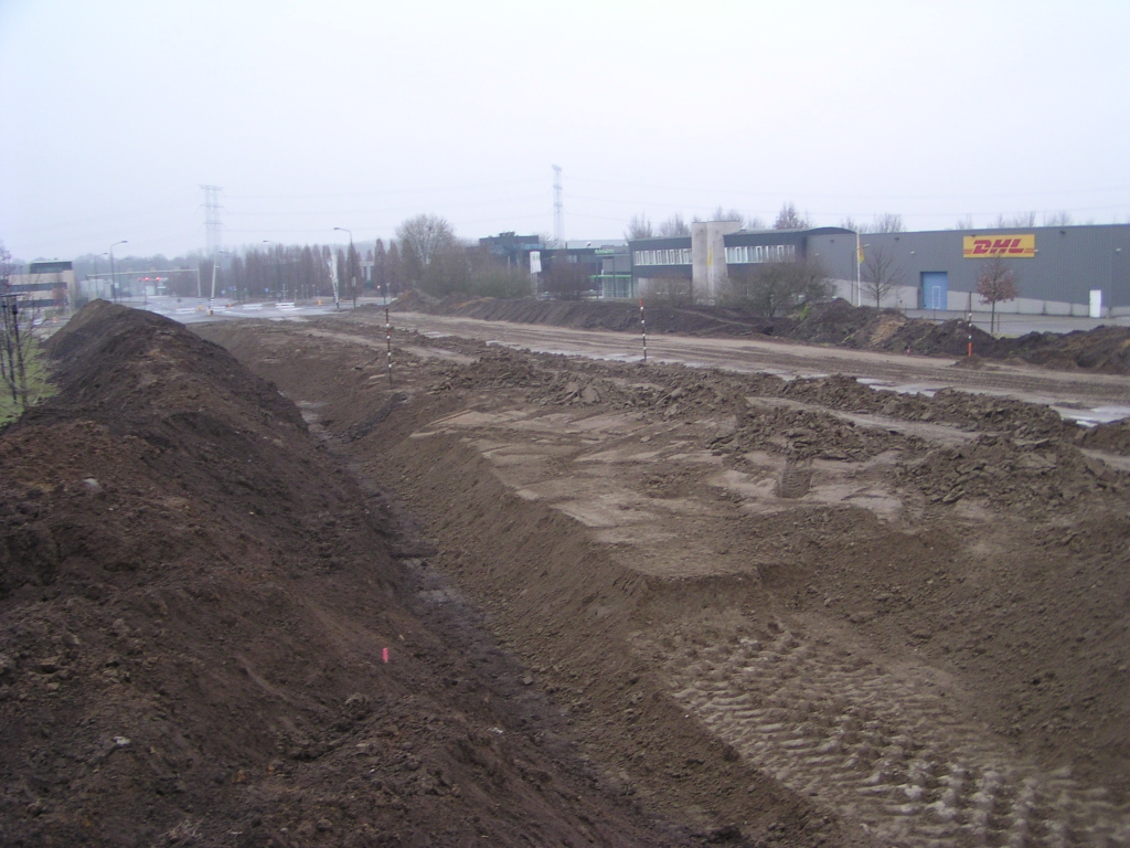 pc260022.jpg - Hellend talud in wording vanaf het nieuwe OWN in Ekkersrijt naar de aansluiting op de A58.