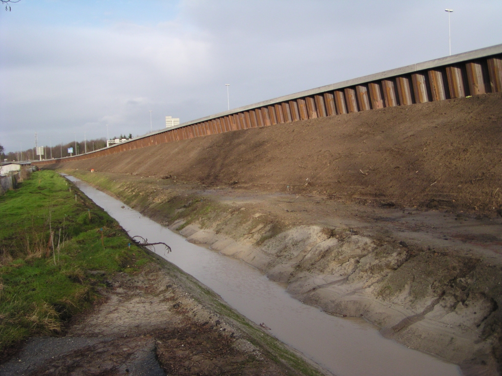 p1050009.jpg - Situatie aan de thans doodlopende Vensedijk zuid.  week 200738 