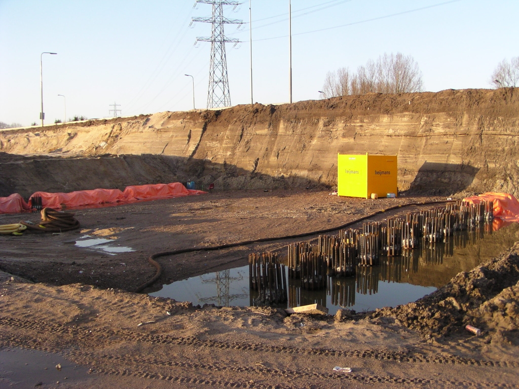 p1060010.jpg - Situatie nieuwe onderdoorgang riviertje de Tongelreep, A67 zuidzijde.