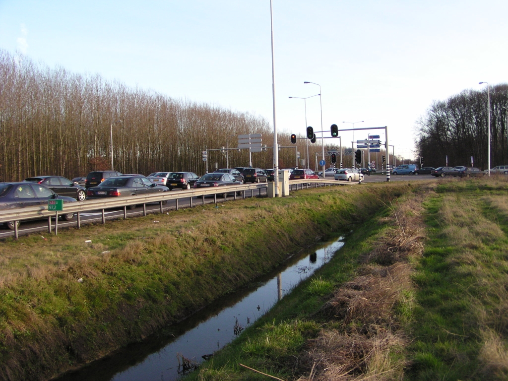 p1130009.jpg - Thans eindigt de A50 vanuit Nijmegen hier bij de VRI bij Eindhoven met de A58.