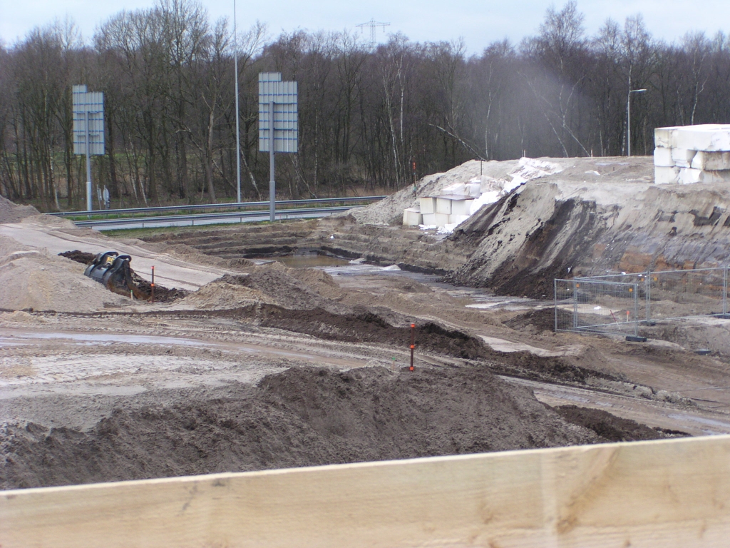p3090011.jpg - Uitgraving ter plekke van riool (?) in kp. de Hogt...