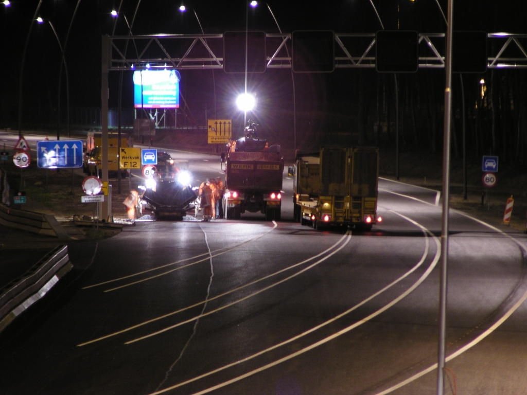 p3130004.jpg - De leverancier van de borden G3 ("autoweg") zal een goede klant hebben aan de N2.