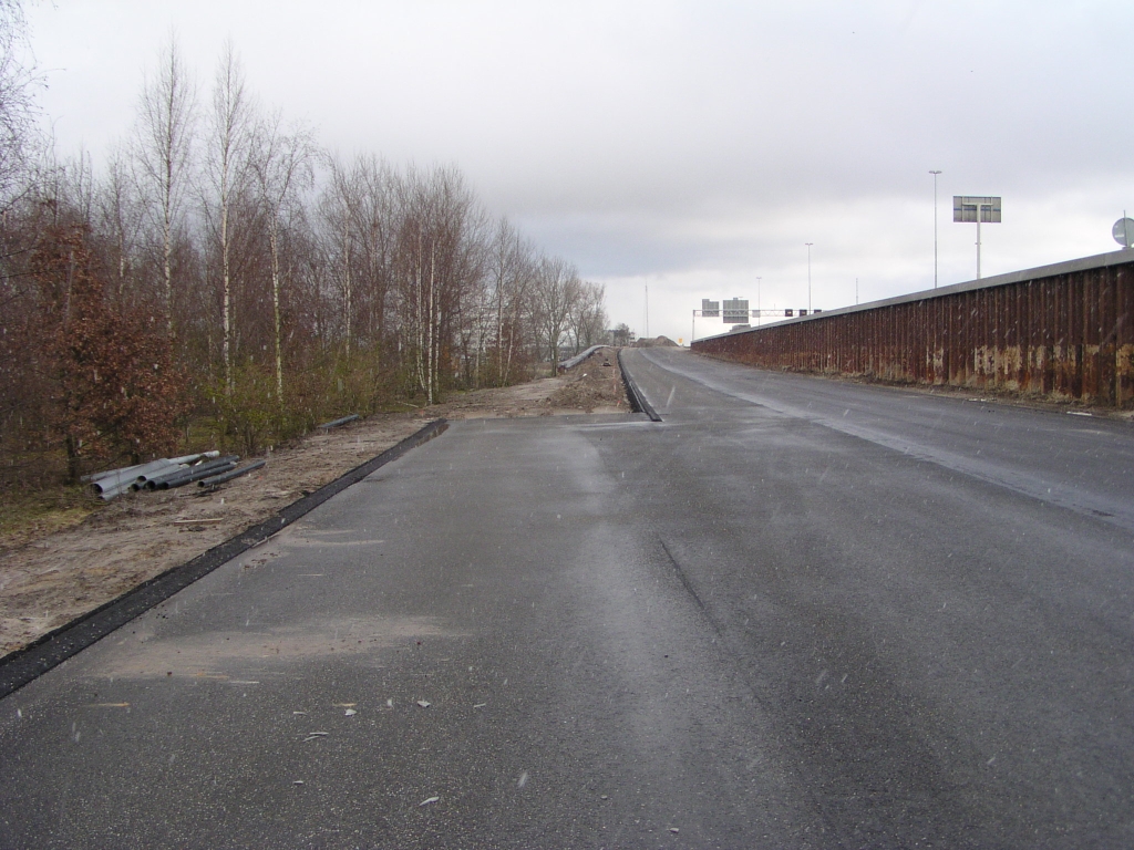 p3240009.jpg - Ook aan de noordoostzijde van KW 14 een voorziening voor een toerit vanaf de Meerenakkerweg.