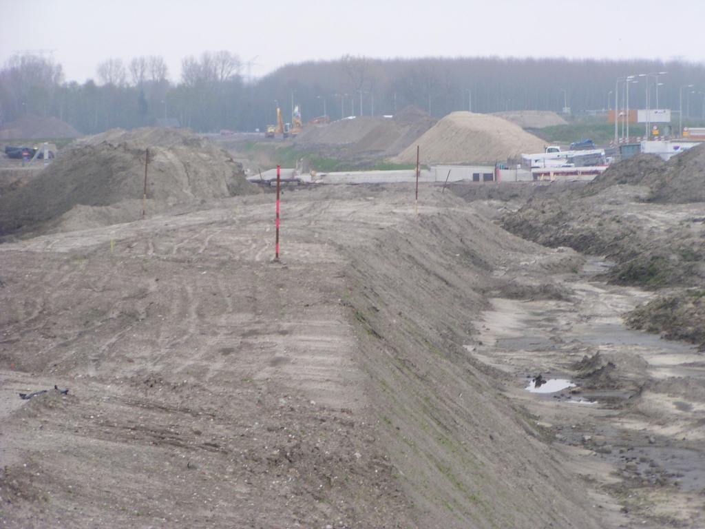 p4190108.jpg - Afrit vanuit de richting Nijmegen, vanaf de nieuwe overkluizing over de fietstunnel.