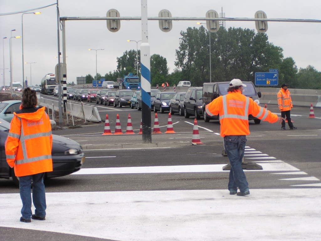 p5170024.jpg - Deze mensen hebben geen moment rust gekend tijdens hun werk.