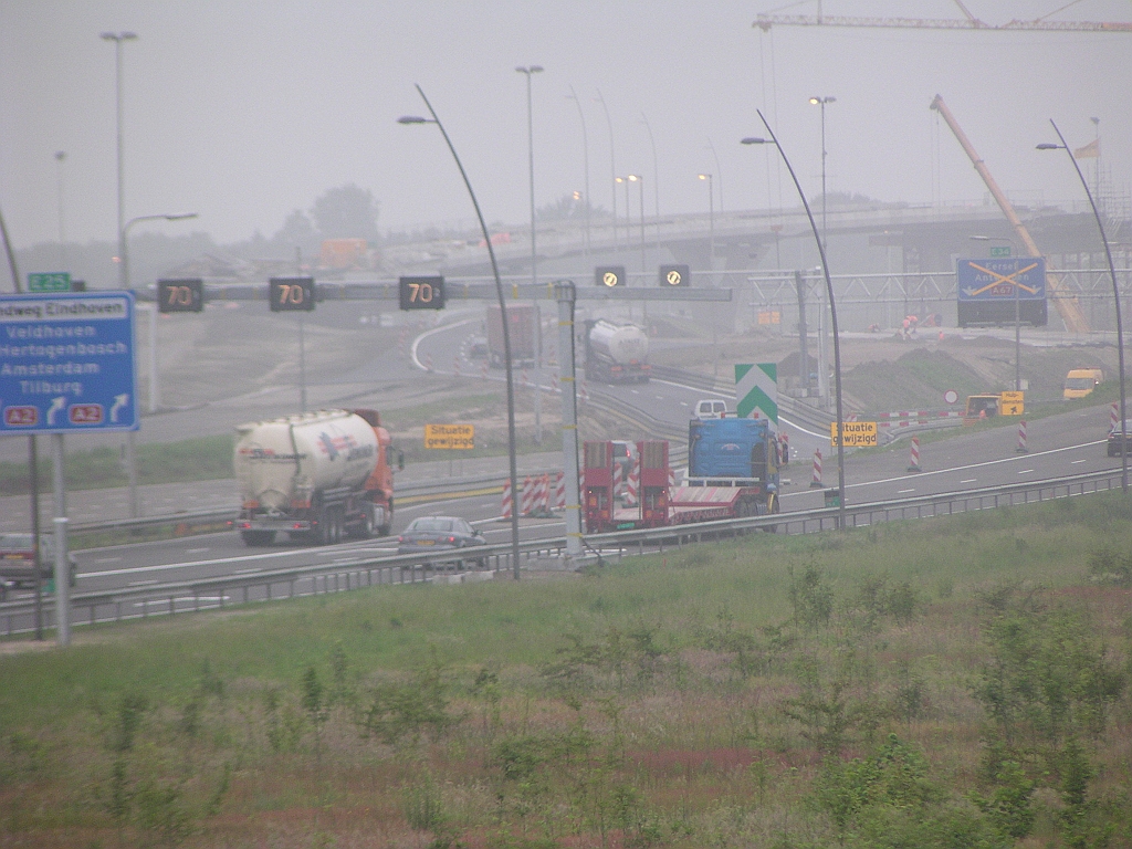 p6050038.jpg - ... maar dat is keurig netjes opgelost, ook al is dat moeilijk te zien op deze broeierige dag.