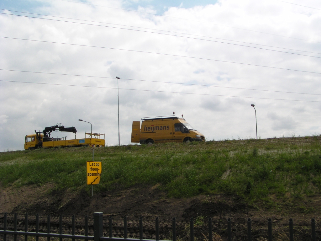 p6110004.jpg - Het lage model heeft wellicht verband met de aanwezigheid van een 150 kV lijn.