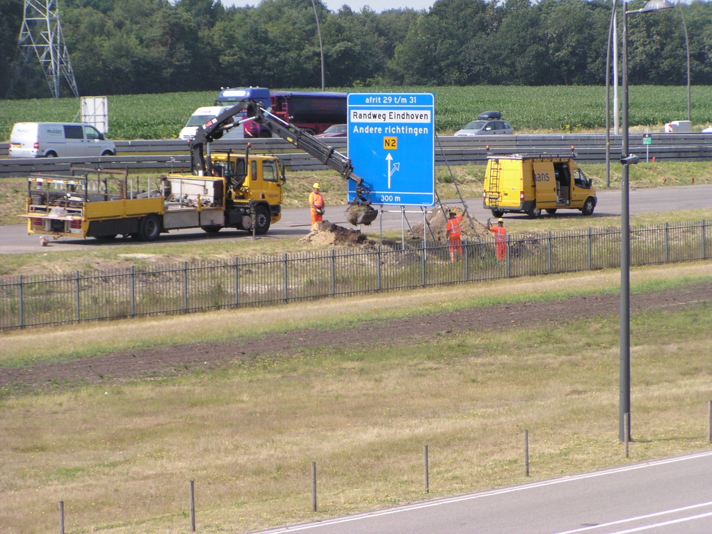 p7020101.jpg - Best wel een historisch moment als we getuige zijn van de terugkeer van de N2 in Eindhoven, 12 jaar na het verdwijnen van de N2 vanuit Vught.