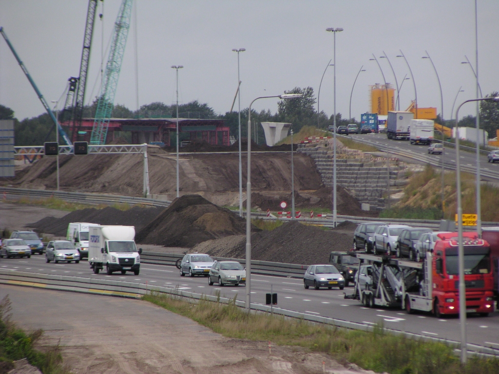 p9050006.jpg - Aangroeiend talud voor KW 23. De sterke zoomopname doet geen recht aan het formaat van het zandlichaam.