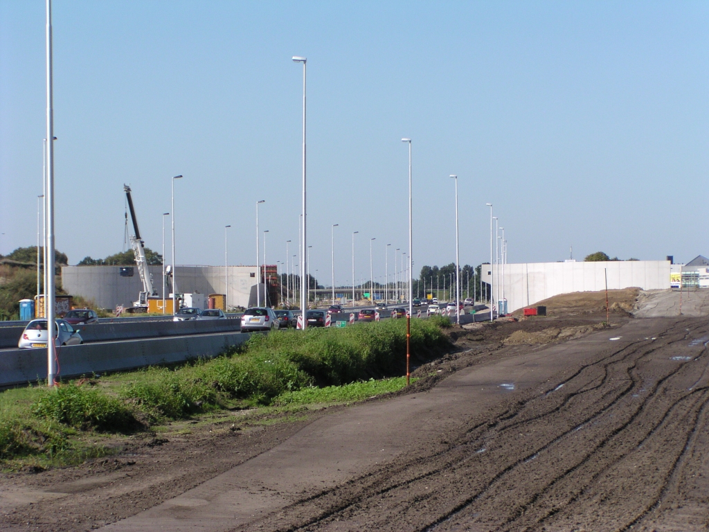 p9140005.jpg - Een veelheid aan plaatjes van KW 46, omdat het een bijzondere aansluiting wordt met die twee in rond beton gevatte hoogliggende rotondes.