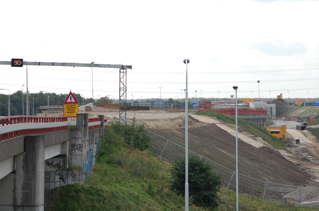 20081004-145328.jpg - Zandlichaam gereed tussen het viaduct in de A2 in kp. Ekkersweijer  en KW 1.  week 200824 