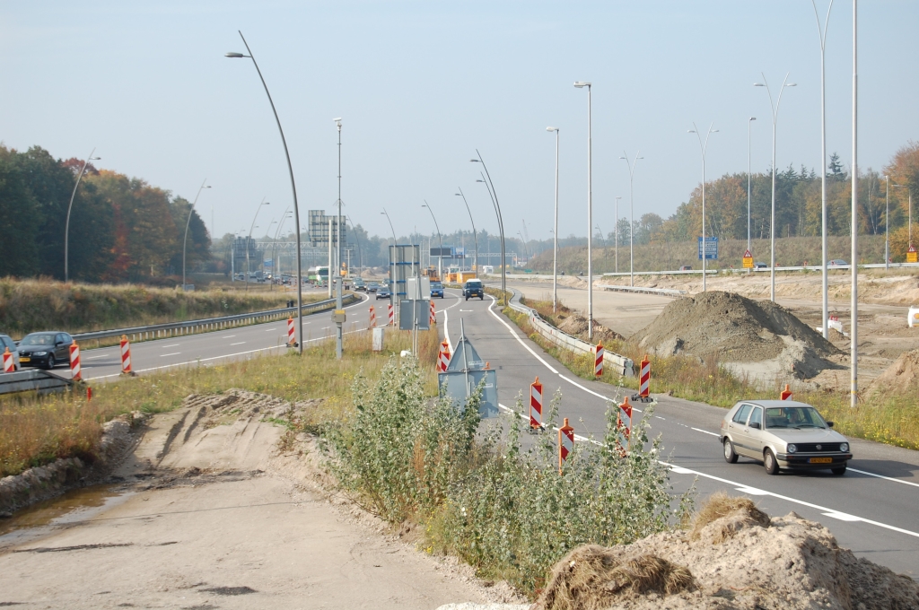 20081012-145113.jpg - ...het is de linkse uitvoeger Strijp, hier op de laatste dag van haar bestaan. Voor de Tilburgseweg ("zijtak Strijp") is inmiddels een  eigen foto-album  opgestart.