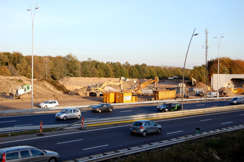 20081023-172313.jpg - Vijf dagen na verplaatsing van het verkeer is het oude viaduct in de aansluiting Strijp verdwenen.  week 200832 