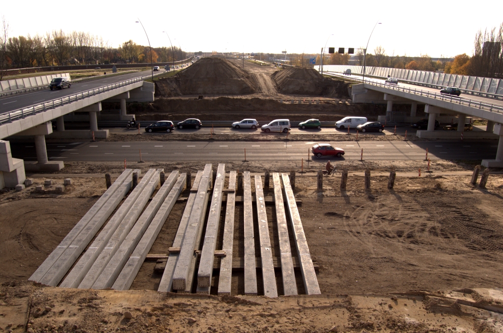 20081108-125021.jpg - Twee weken eerder werden al de oude viaducten in de aansluiting Veldhoven-zuid gesloopt (KW F).