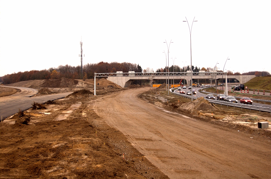 20081115-150635.jpg - De aansluiting Strijp moet het eerste stukje zijn waar nu op drie van de vier nieuwe rijbanen asfalt ligt.