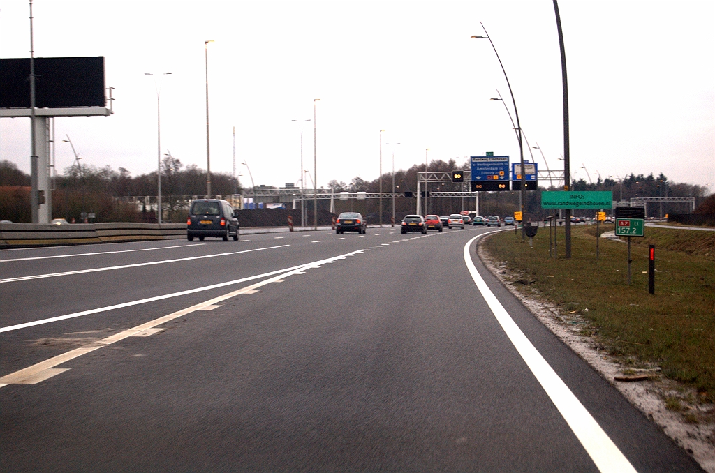 20081221-133013.jpg - Op een zondag was het geen probleem in te voegen vanaf het verkorte weefvak. Hopelijk ook niet op werkdagen met onder meer veel vrachtverkeer dat er bij de aansluiting Airport af wil.