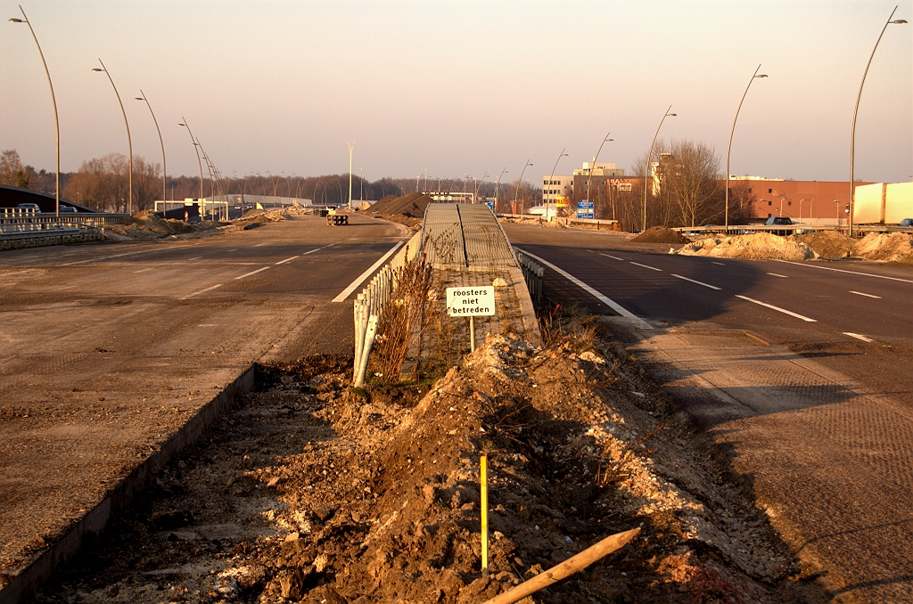 20081228-151858.jpg - Voorlopig verlaten hoofdrijbaanviaducten in KW 14 (Meerenakkerweg).
