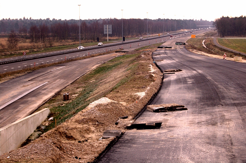 20090103-153329.jpg - Punt van verlichting voor de parallelraanberijder. Na een barre tocht over toppen, dalen, slingers en verkeerslichten is eindelijk de autosnelweg weer in zicht.