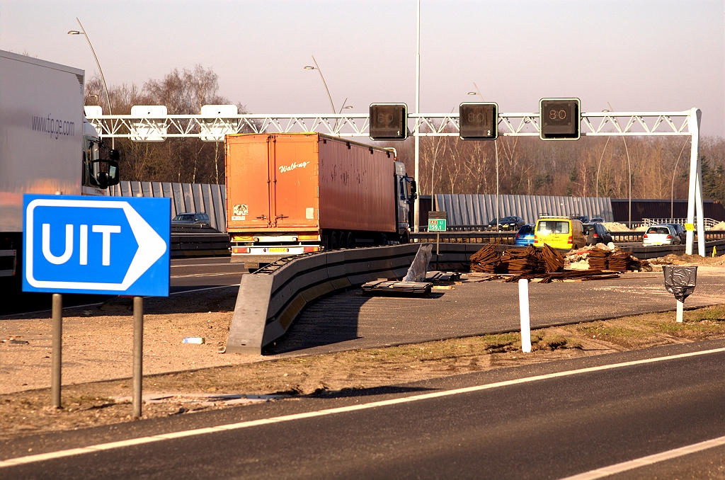 20090130-135838.jpg - Afrit Veldhoven aan de A2. De oude kilometerwaarde is 159,1.