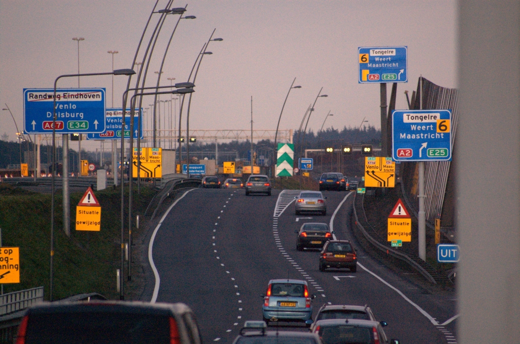 20090207-170530.jpg - Bordenwoud in de aansluiting Waalre. Alleen de bordjes op de geleiderail zijn gewijzigd.  A67 versie 