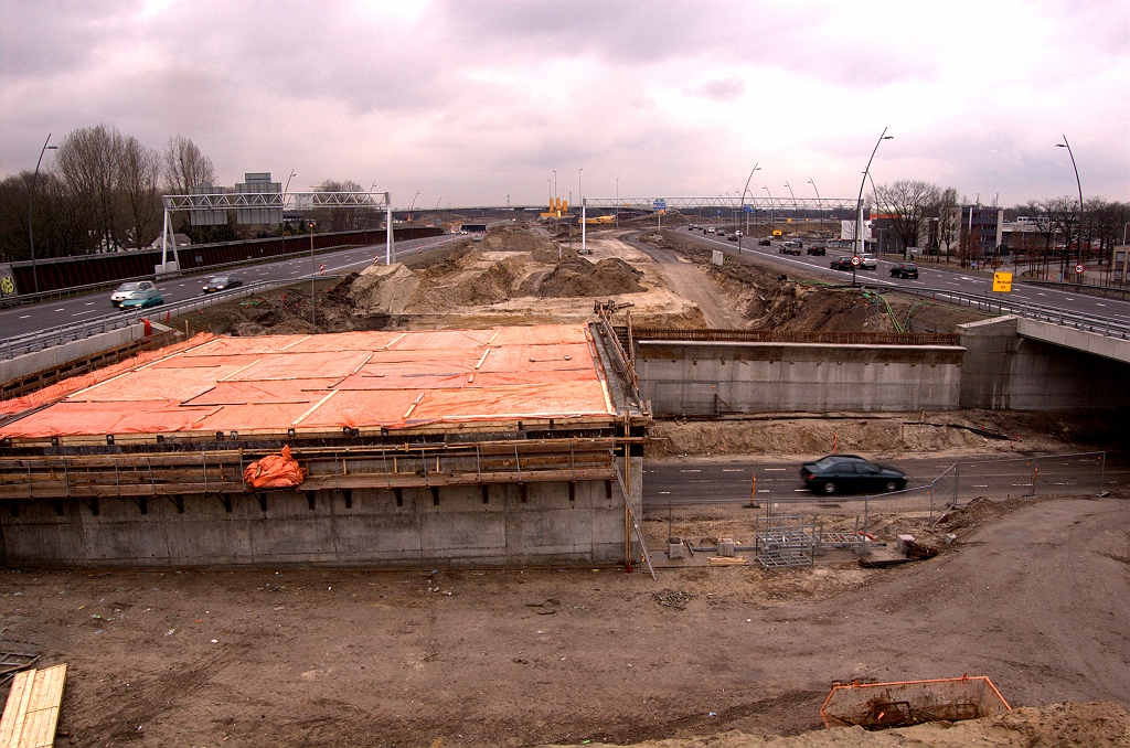 20090207-152105.jpg - Druklaag gestort op de oostelijke overspanning in de hoofdrijbaan in KW 17 (Ulenpas).  week 200904 