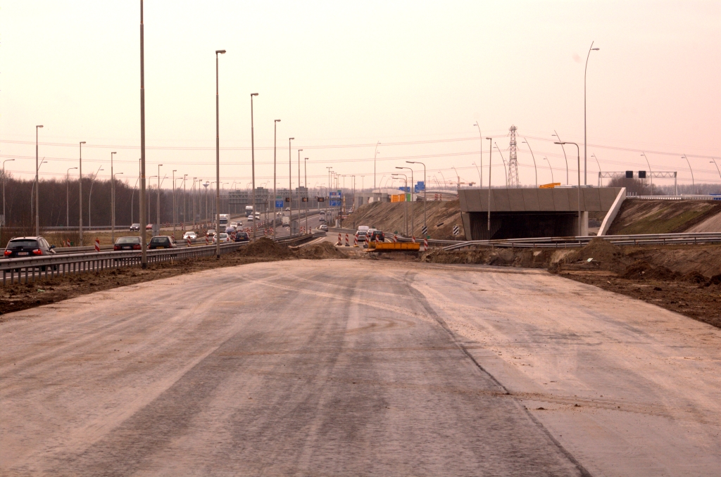 20090221-152257.jpg - Einde bewegwijzeringfoto's. Nieuw gekromd A58-noord trace tussen kp. Ekkersweijer en KW 1.  week 200907 