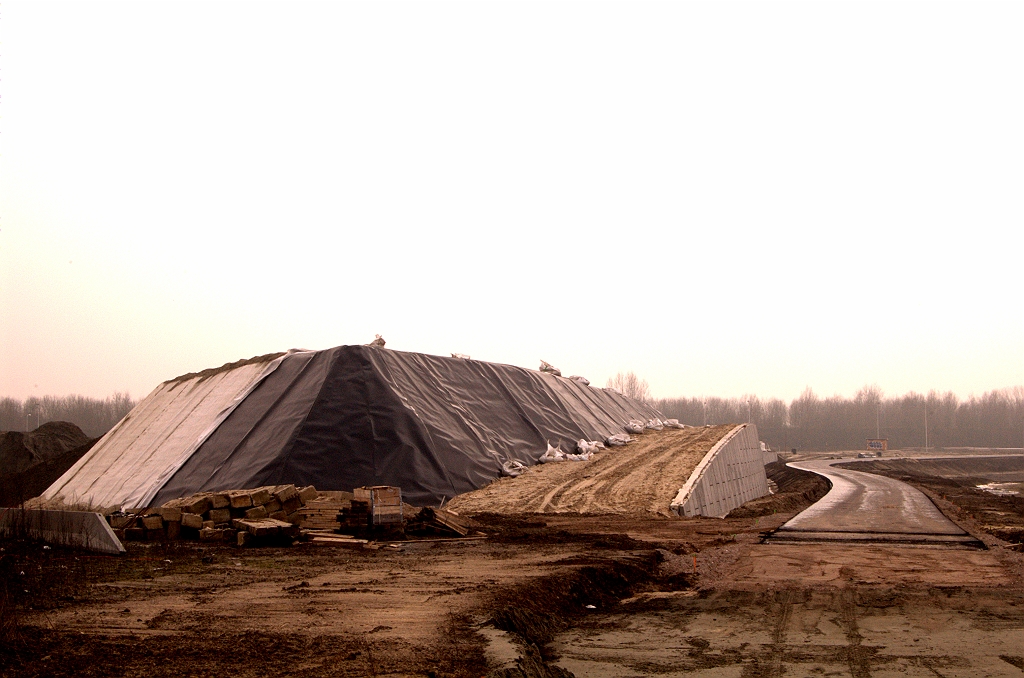 20090228-145523.jpg - Meer nieuw asfalt, nu op de parallelrijbaan vanuit de richting Nijmegen. Geen vluchtstrook.  week 200852 