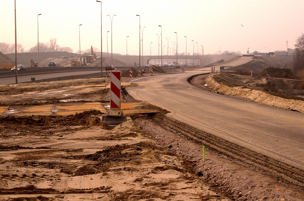 20090228-150129.jpg - Rijbaan geasfalteerd tot aan KW 45 (fietstunnel)...