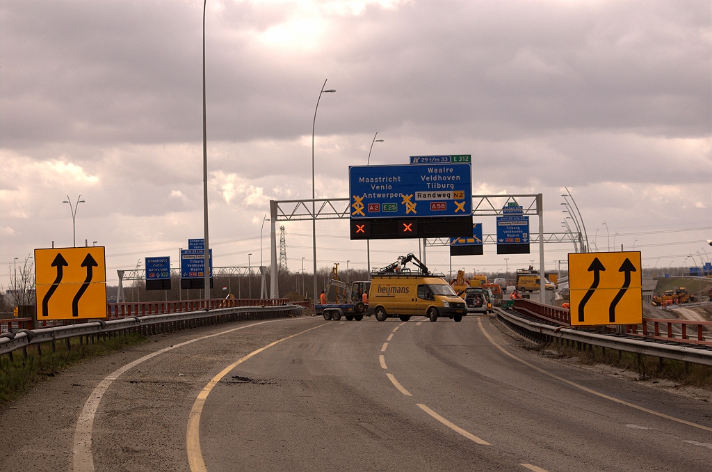 20090315-130828.jpg - Gele slingerborden gewijzigd van links naar rechts.