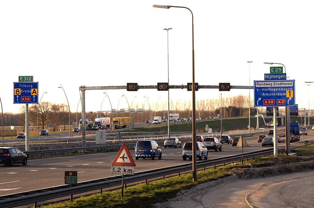 20090320-175230.jpg - Tijdelijke mastborden met vormgeving die we herkennen van de "zuidas" bij kp. de Hogt. Nijmegen natuurgetrouw bijgeruiterd zoals op de oude borden.