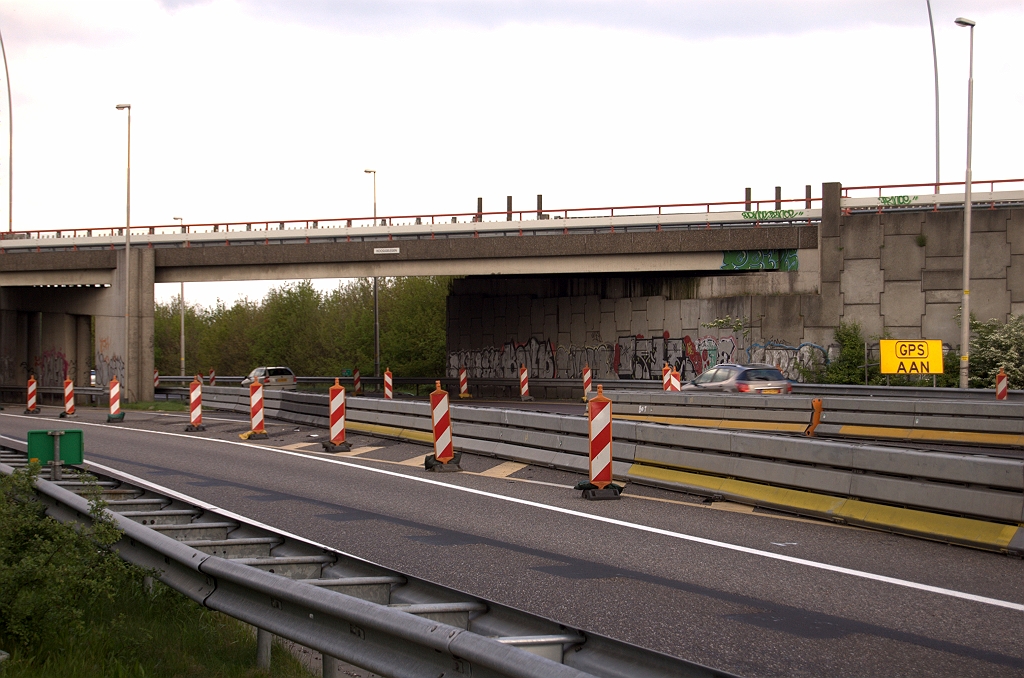 20090426-171015.jpg - Terugslinger voor het A58 verkeer naar zijn eigen zuidelijke rijbaan.