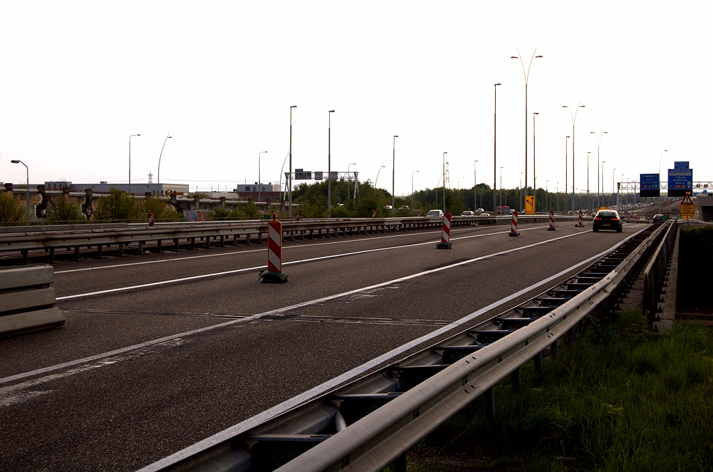 20090426-171037.jpg - Handig dat het A58 verkeer door kp. Ekkersweijer kennelijk zonder al te veel problemen over 1 rijstrook kan worden afgehandeld. Zo heb je plek genoeg voor een fasering in tegengestelde richting over dezelfde rijbaan.