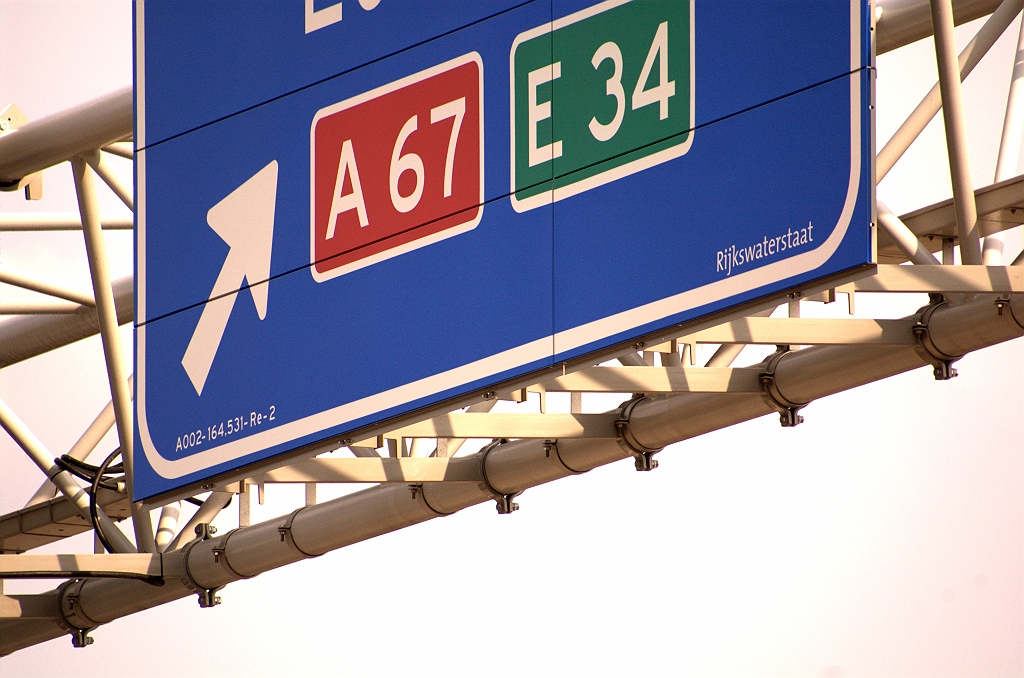 20090429-173815.jpg - Geen signalering op de uitvoeger naar Antwerpen, evanals op de rest van de A67 rijbaan tot de grens.