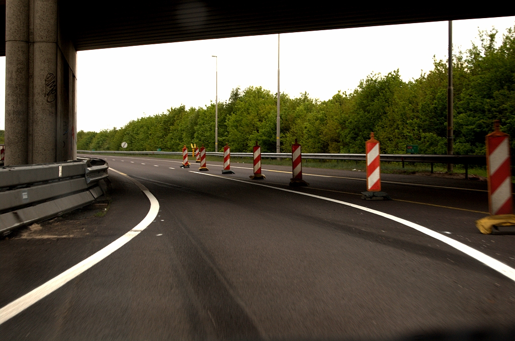 20090503-170910.jpg - Terugslinger naar de zuidelijke A58 rijbaan, waar we thuishoren.