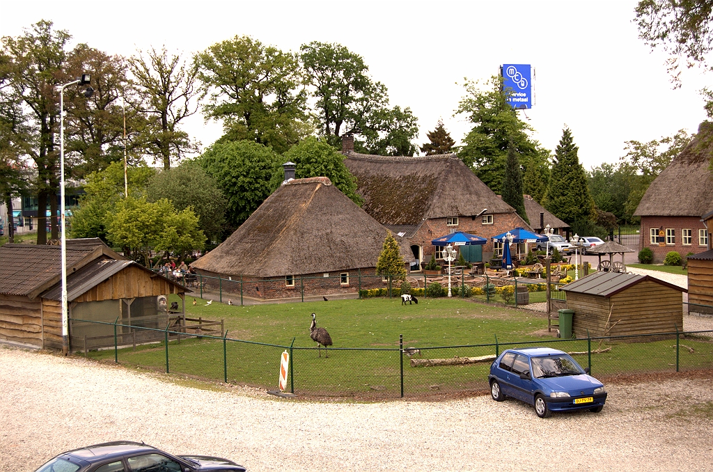 20090510-145841.jpg - ...het rijksmonument "de Mispelhoef", een boerderij waarvan de historie teruggaat tot 1590.