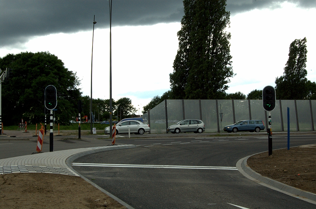 20090517-164223.bmp - Verkeerslichten op oude en nieuwe rechtsaffer zijn synchroon. Beide verkeersstromen krijgen dus tegelijk groen.  week 200915 