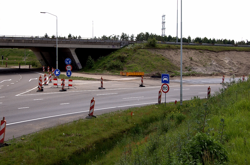 20090521-153045.bmp - Start van de parallelrijbaan bij de rotonde Leenderheide, die echter nog niet op zijn definitieve plek ligt.