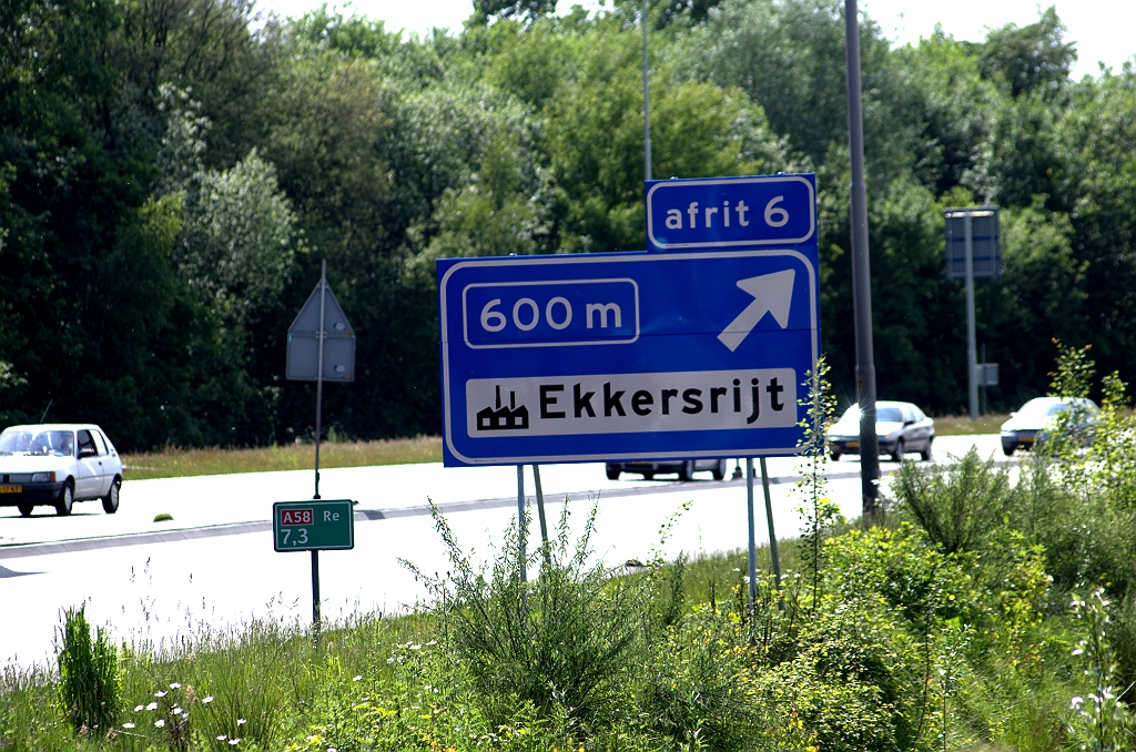 20090523-153019.bmp - Nog een nieuw bord, vlak na de VRI kruising A50/A58. Het zou permanent kunnen zijn, maar is dan weer in klassieke stijl (niet NBA, de nieuwe bewegwijzering autosnelwegen). Het staat in ieder geval op een tijdelijke plaats, daar de A58 rijbanen hier zullen verdwijnen.