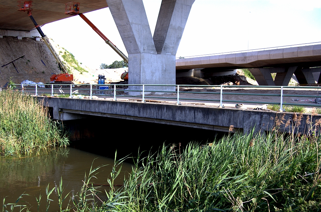 20090531-175656.bmp - Ook op het in de jaren tachtig bijgebouwde bruggetje voor verlenging en verbreding van de A2 TOTSO zijn geen sporen van de naam 't Werdje te vinden.