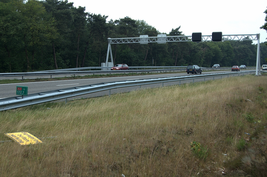 20090607-150121.bmp - Bij een volgend portaal is het gele bord met de tekst "Signalering buiten werking" al optimistisch neergehaald...  week 200917 