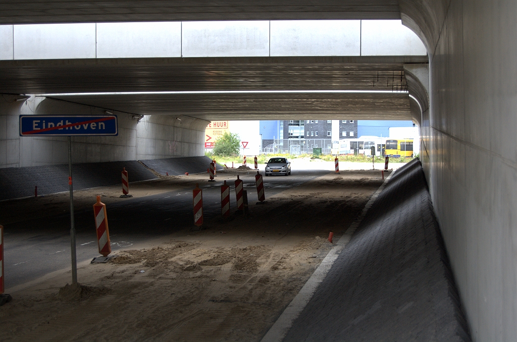 20090620-162348.bmp - Heeft een vleermuizenfamilie nu zijn intrek genomen onder het oostelijke hoofdrijbaanviaduct in KW 17 (Ulenpas)?