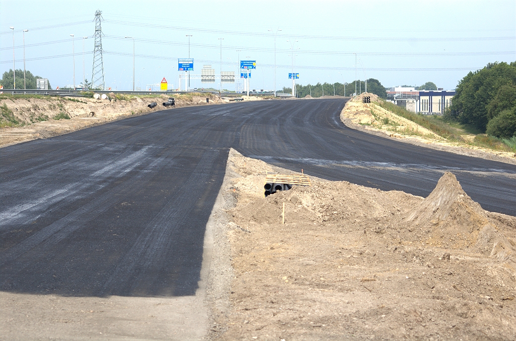 20090627-170017.bmp - Wellicht was de reden voor het verhogen van het talud in de A2 naar KW 3 (spoorviaduct) het voorkomen van een te steile afdaling vanaf KW 4C.