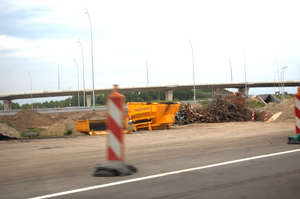 20090720-203739.bmp - Na keren in de aansluiting Eersel zijn we weer terug in kp. de Hogt. Nog wat resten van het oude viaduct in de A2.