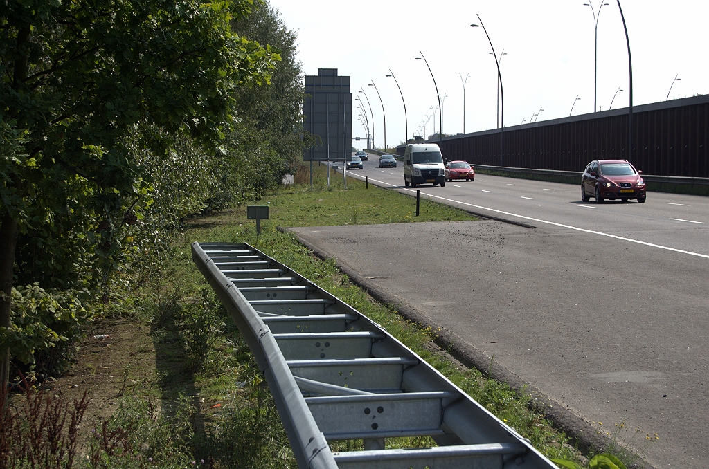 20090816-151656.bmp - Op de N2 is alles al in kannen en kruiken voor de toerit vanaf de Meerenakkerweg in de richting Amsterdam.